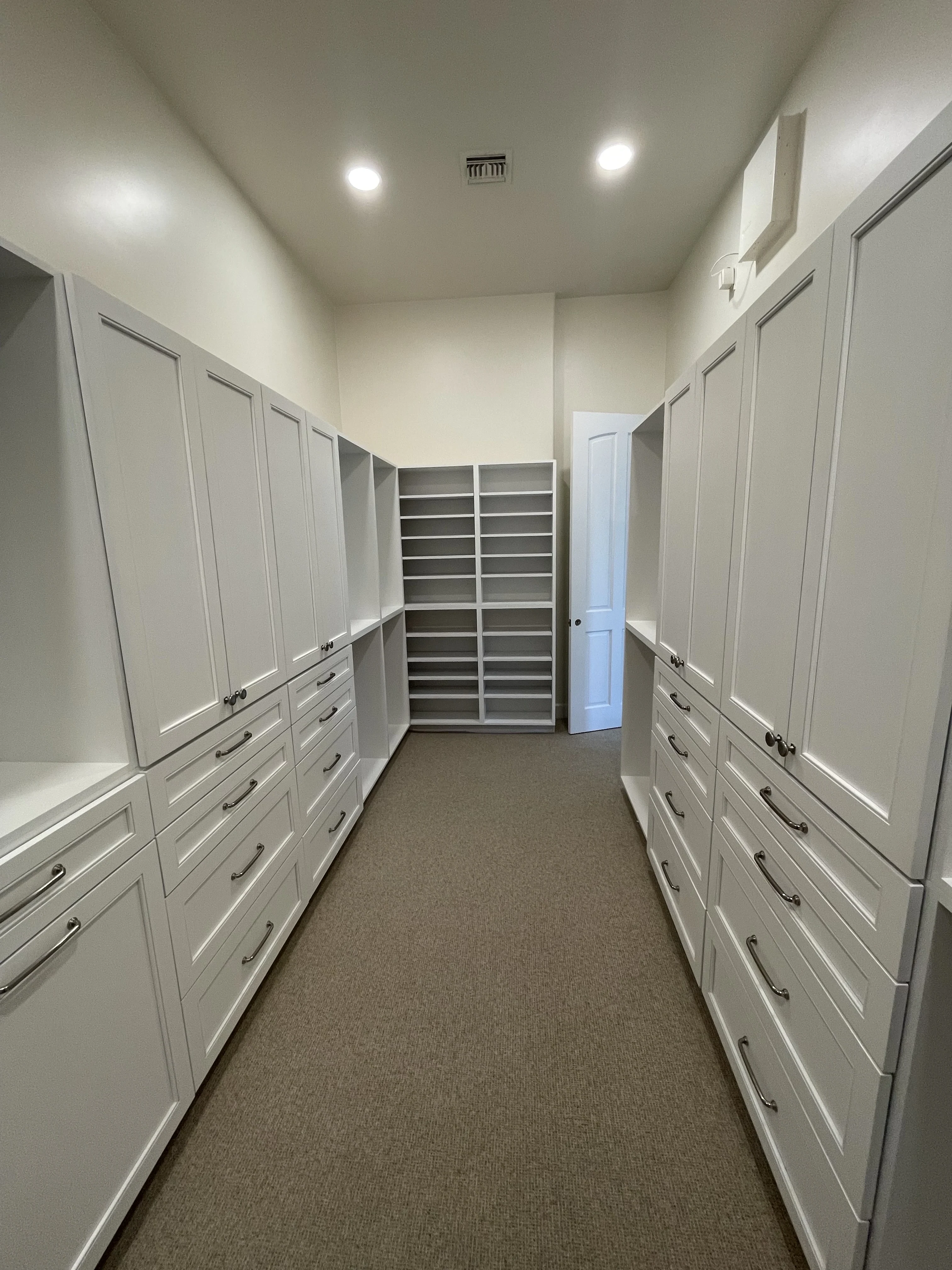 White shaker closet in Rio Verde, AZ